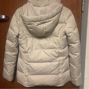 Creme colored puffer coat with detachable hood!!🤍